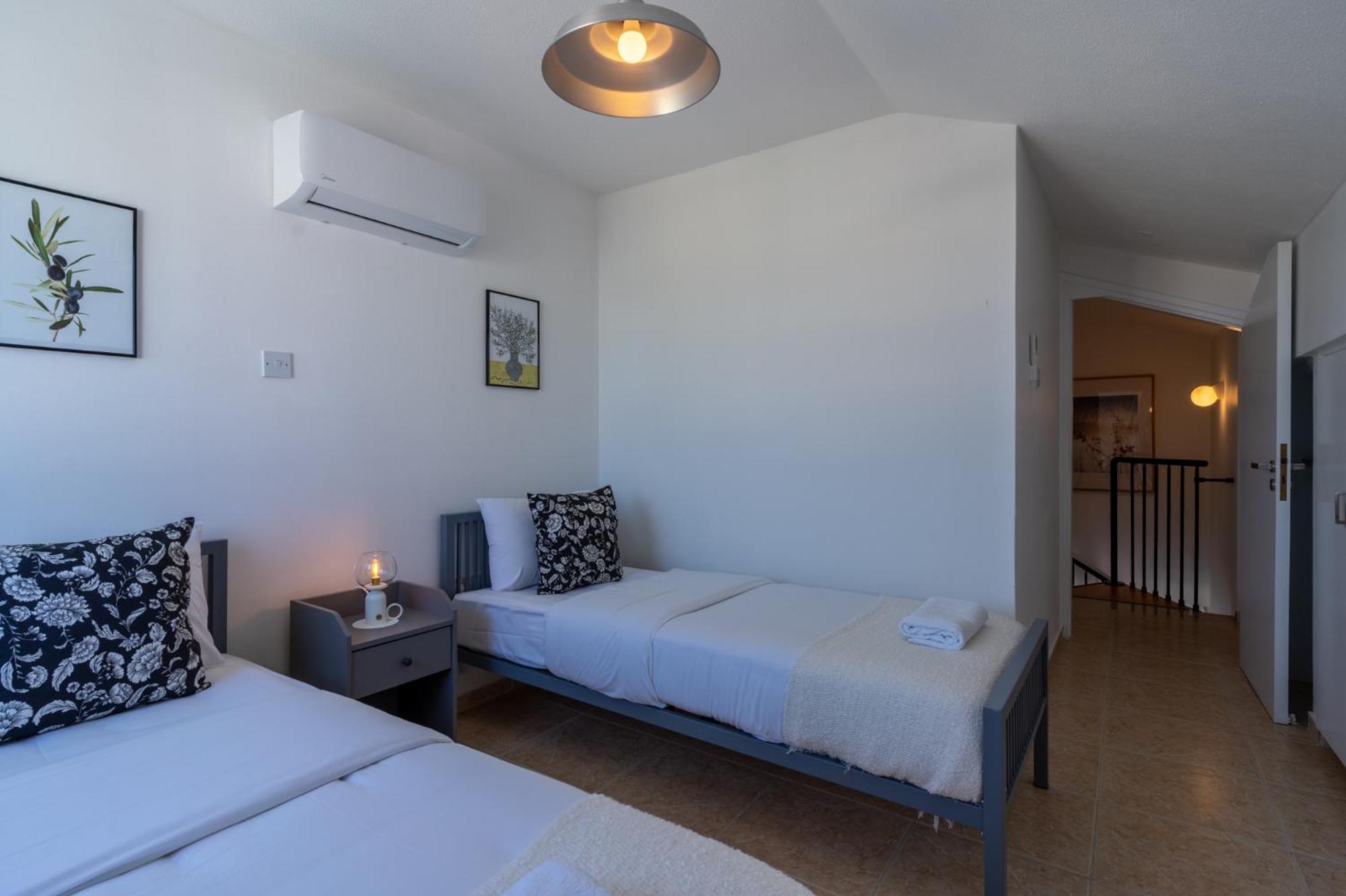 Chloris 3- Bedroom Apartment W/Pool in Larnaca