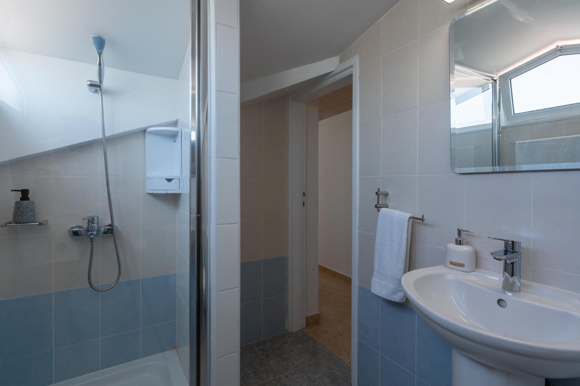Chloris 3- Bedroom Apartment W/Pool in Larnaca