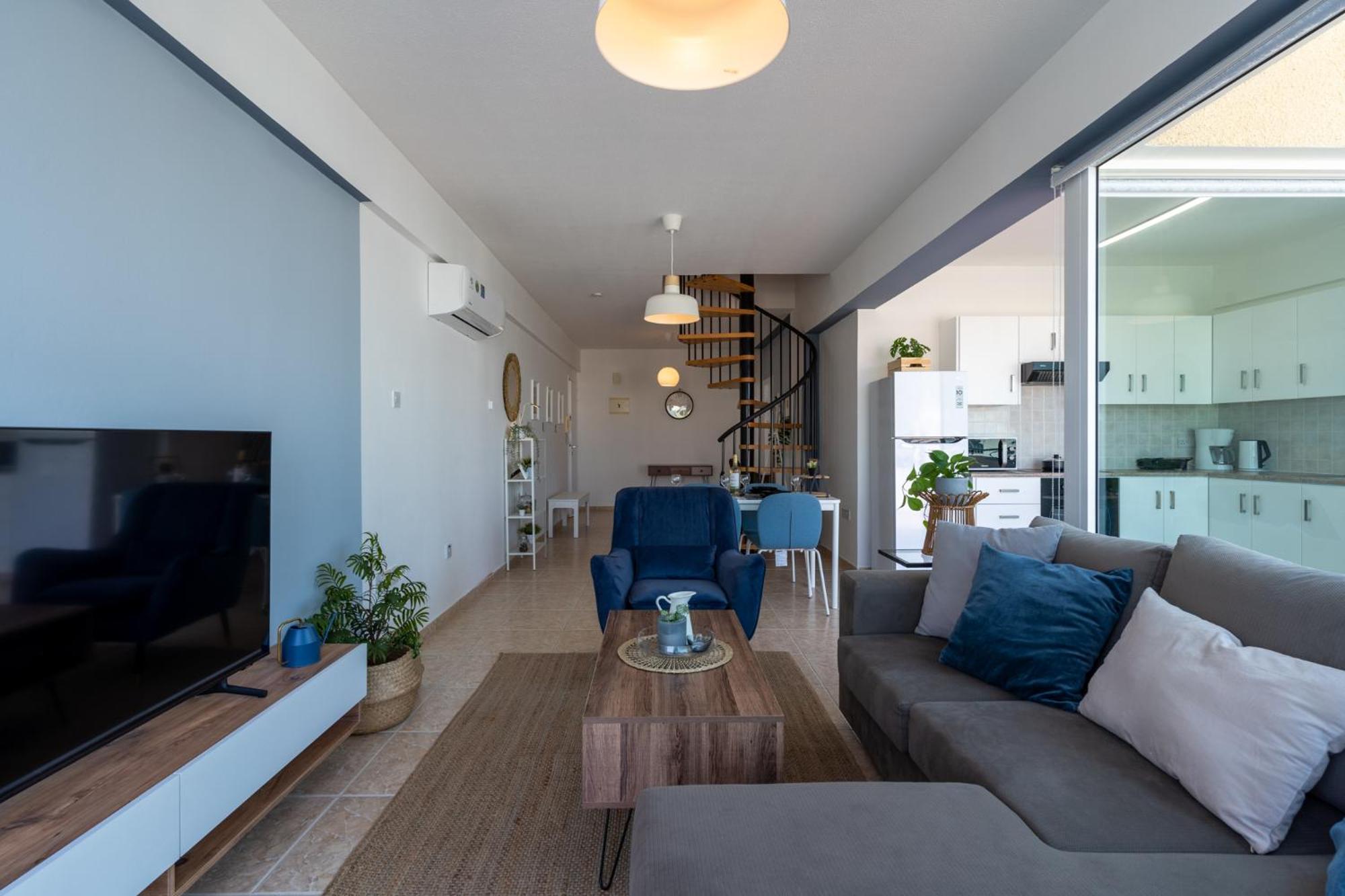Chloris 3- Bedroom Apartment W/Pool in Larnaca