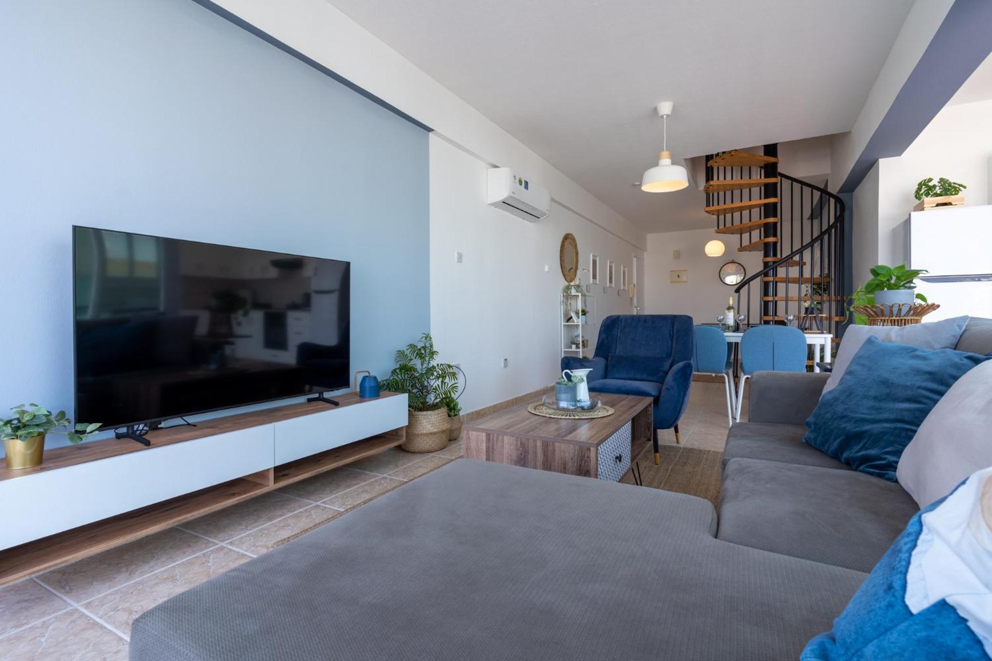 Chloris 3- Bedroom Apartment W/Pool in Larnaca