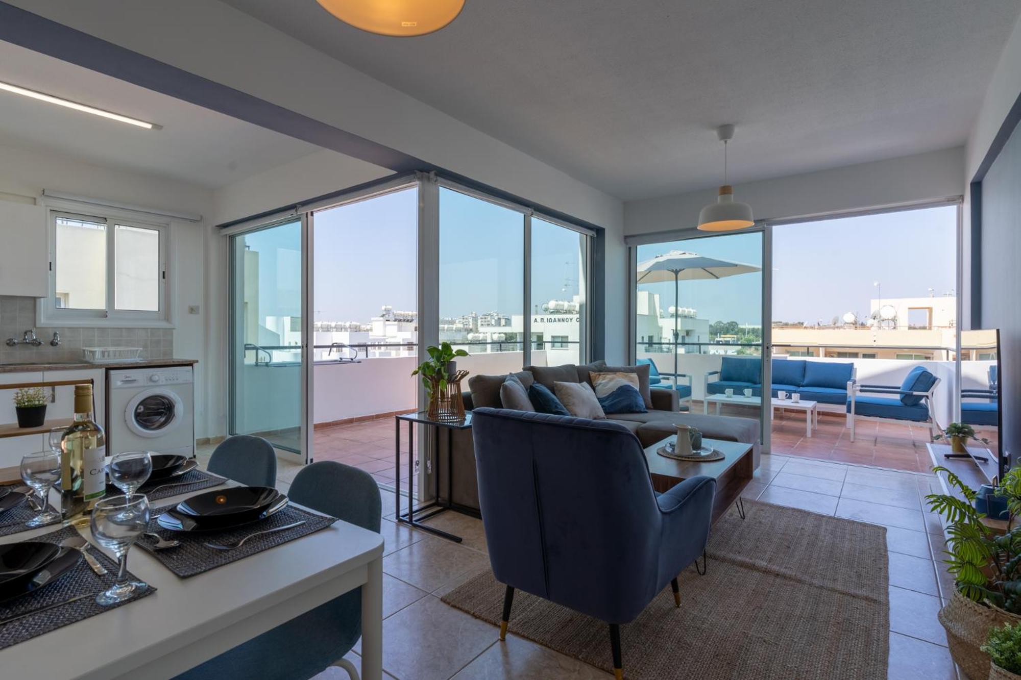 Chloris 3- Bedroom Apartment W/Pool in Larnaca