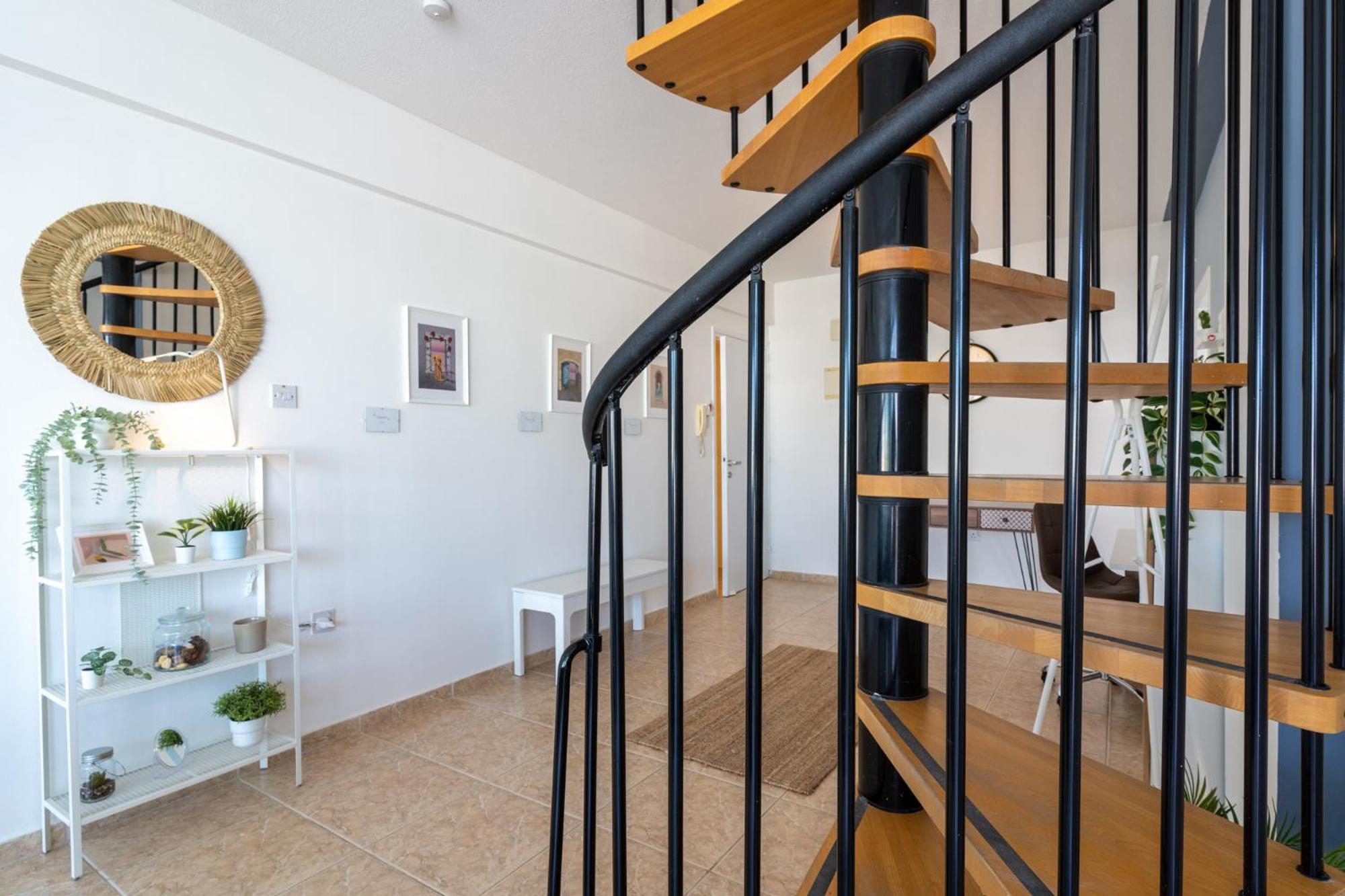 Chloris 3- Bedroom Apartment W/Pool in Larnaca
