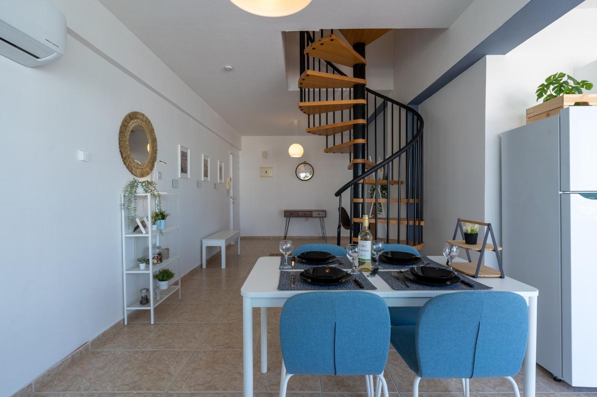 Chloris 3- Bedroom Apartment W/Pool in Larnaca