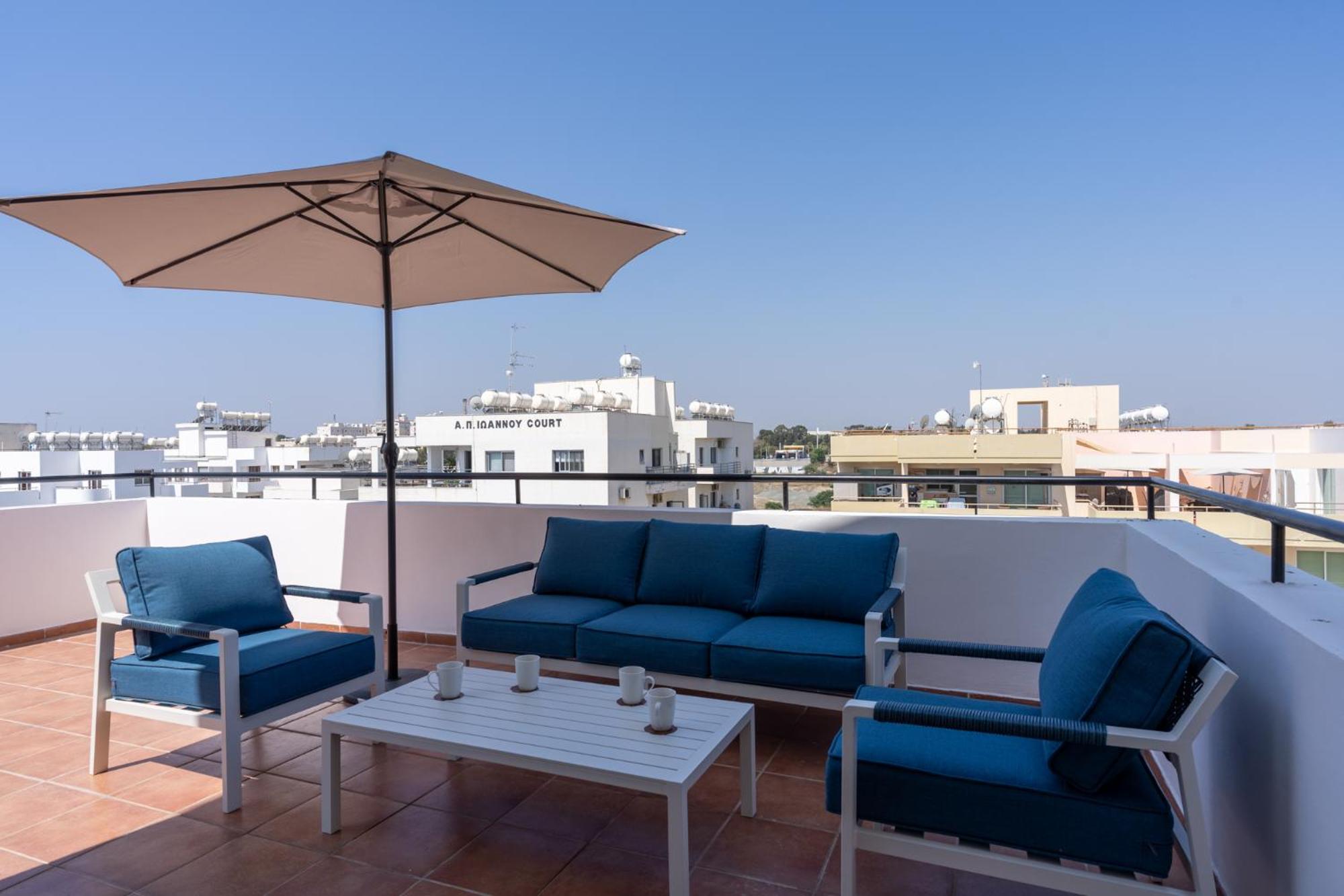 Chloris 3- Bedroom Apartment W/Pool in Larnaca