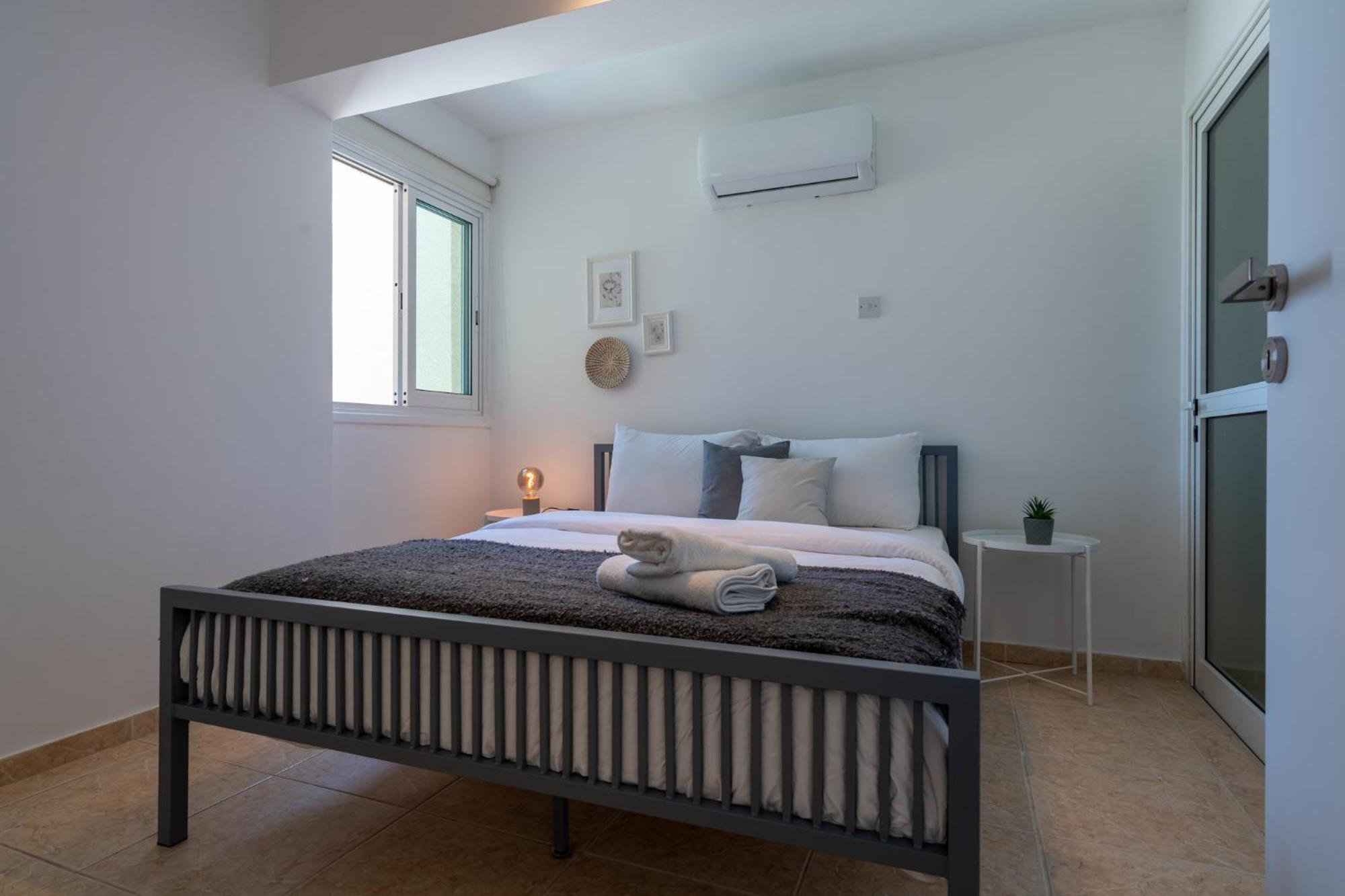 Chloris 3- Bedroom Apartment W/Pool in Larnaca