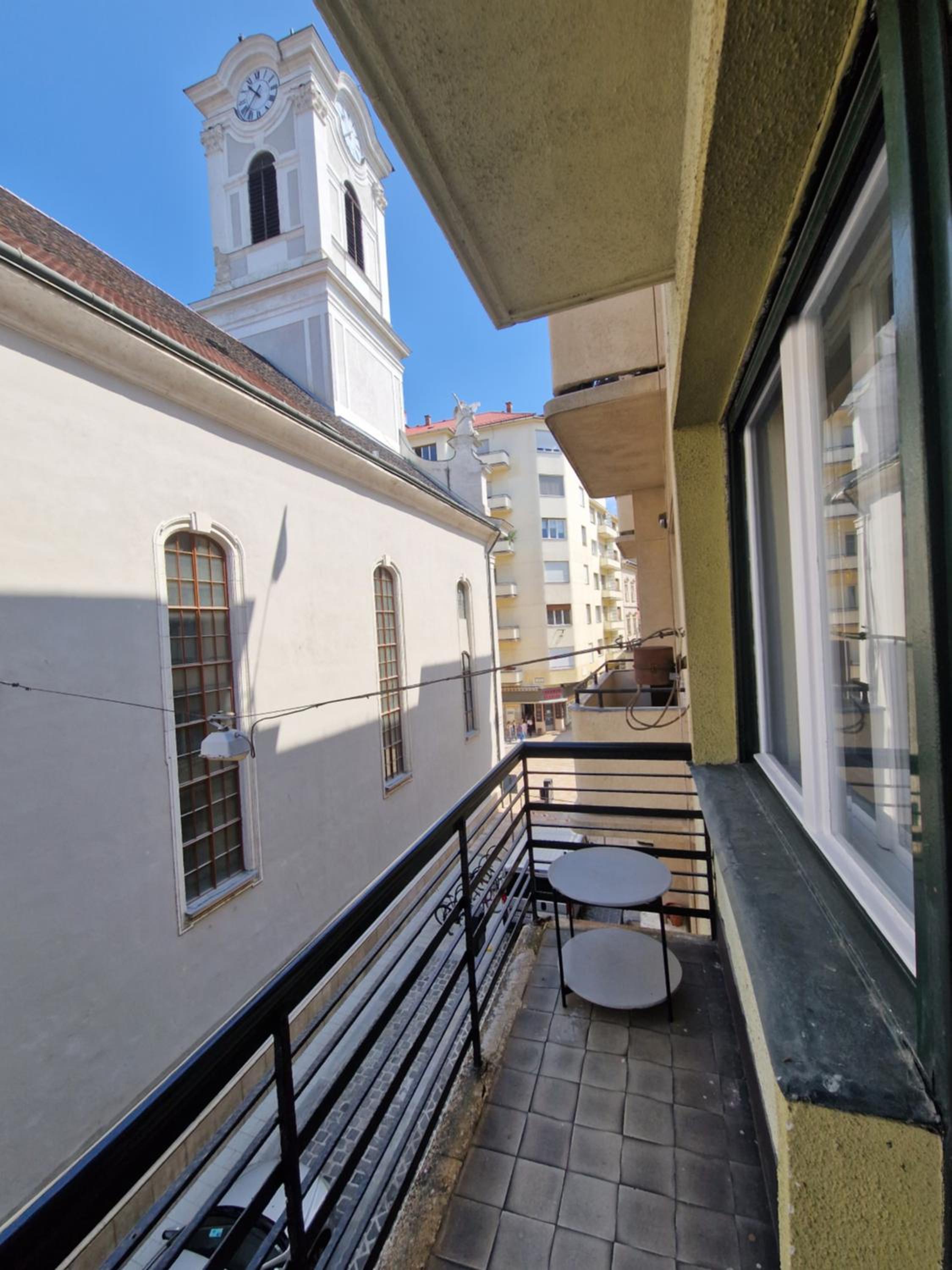 New 1BDR Modern Bauhaus flat