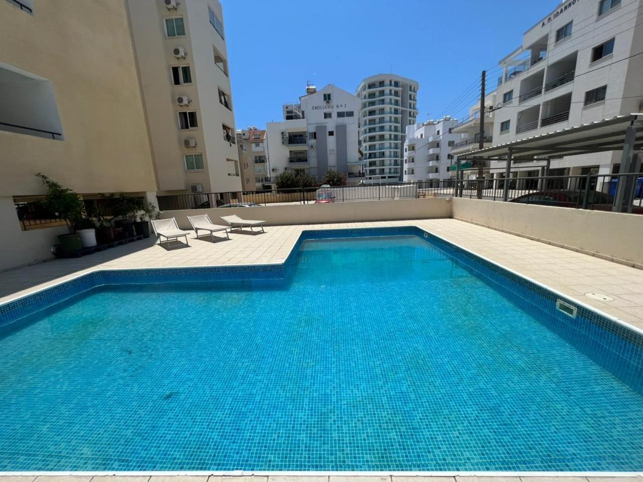 Chloris 3- Bedroom Apartment W/Pool in Larnaca