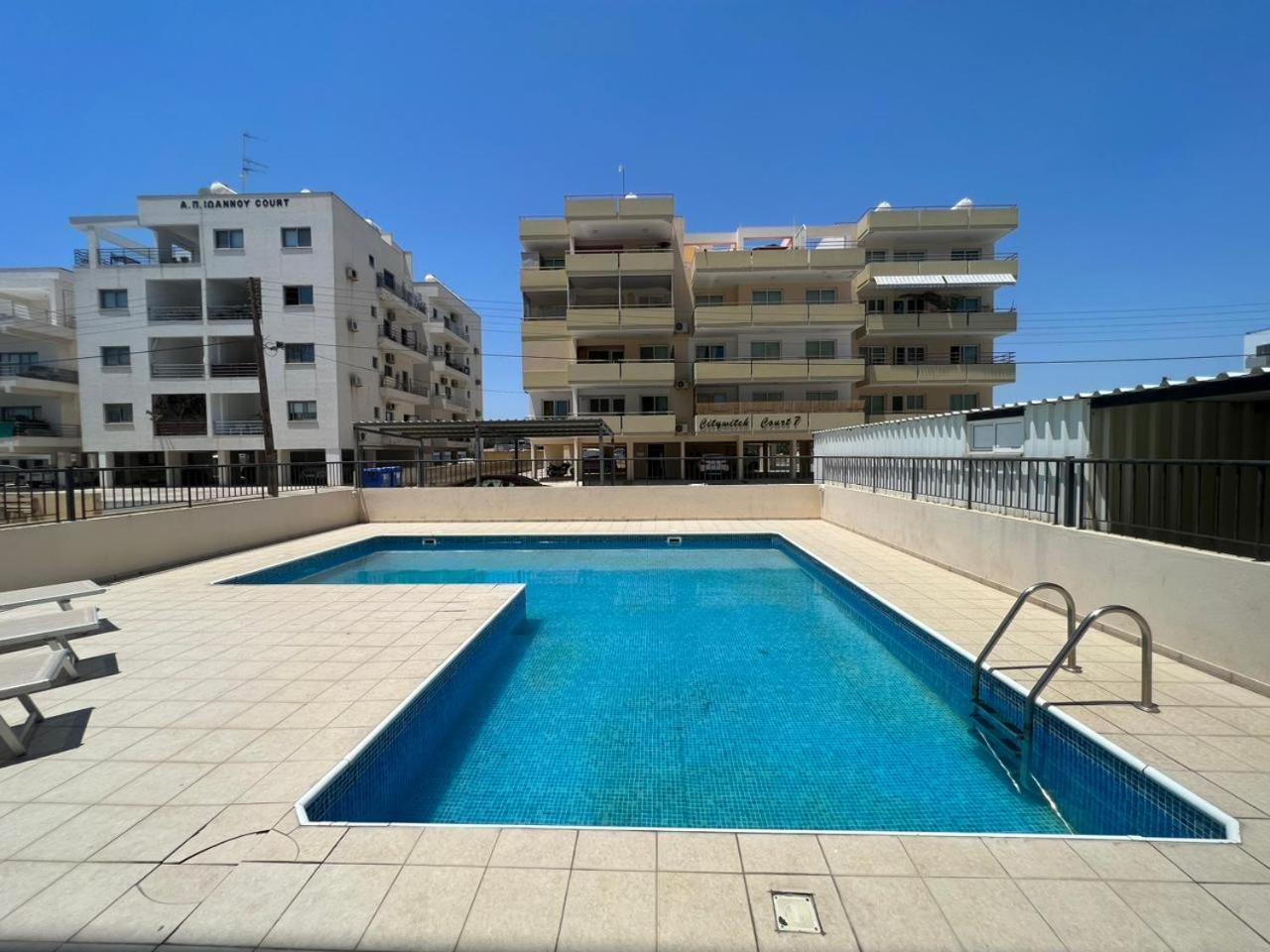 Chloris 3- Bedroom Apartment W/Pool in Larnaca