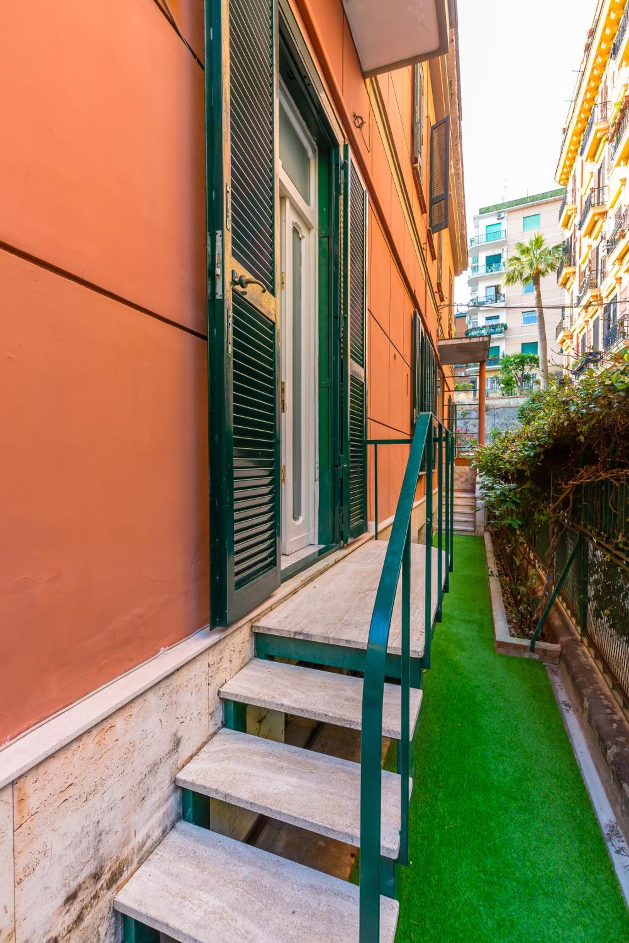 Duplex indipendente vicino al Lungomare Caracciolo