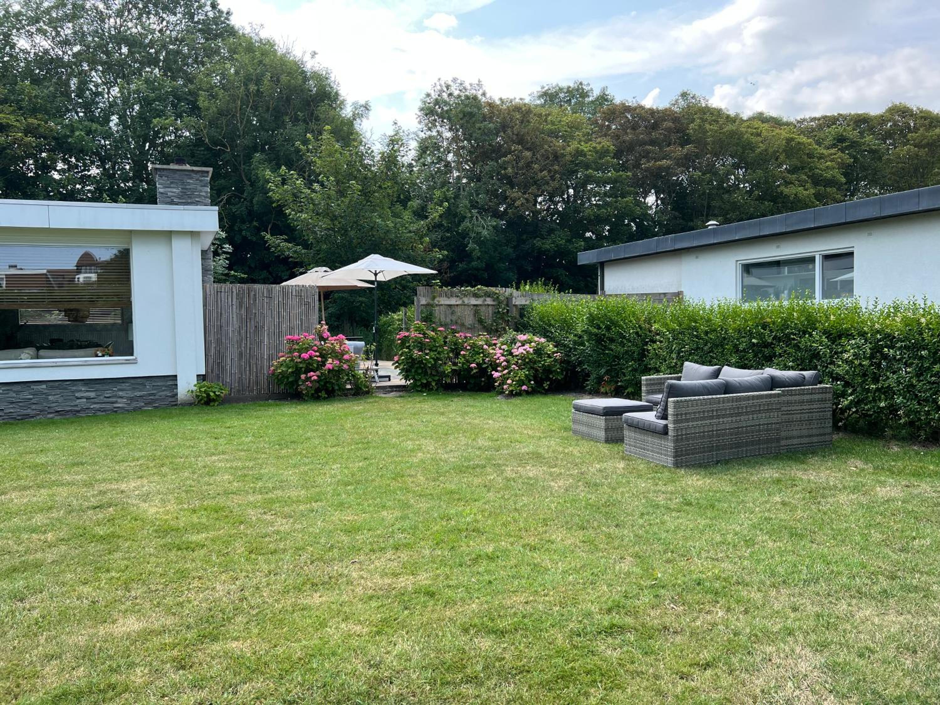 Family bungalow with garden for 6-8 people