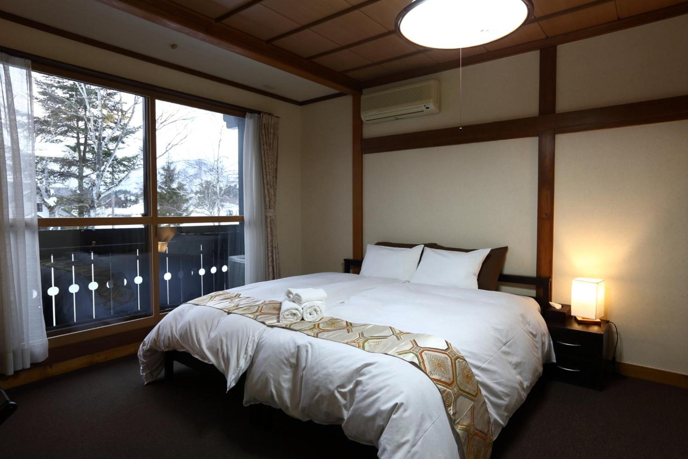 Snowlines Lodge Hakuba view 2