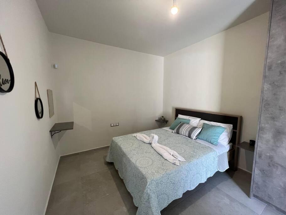 Modern Stylist House for Friends view 4