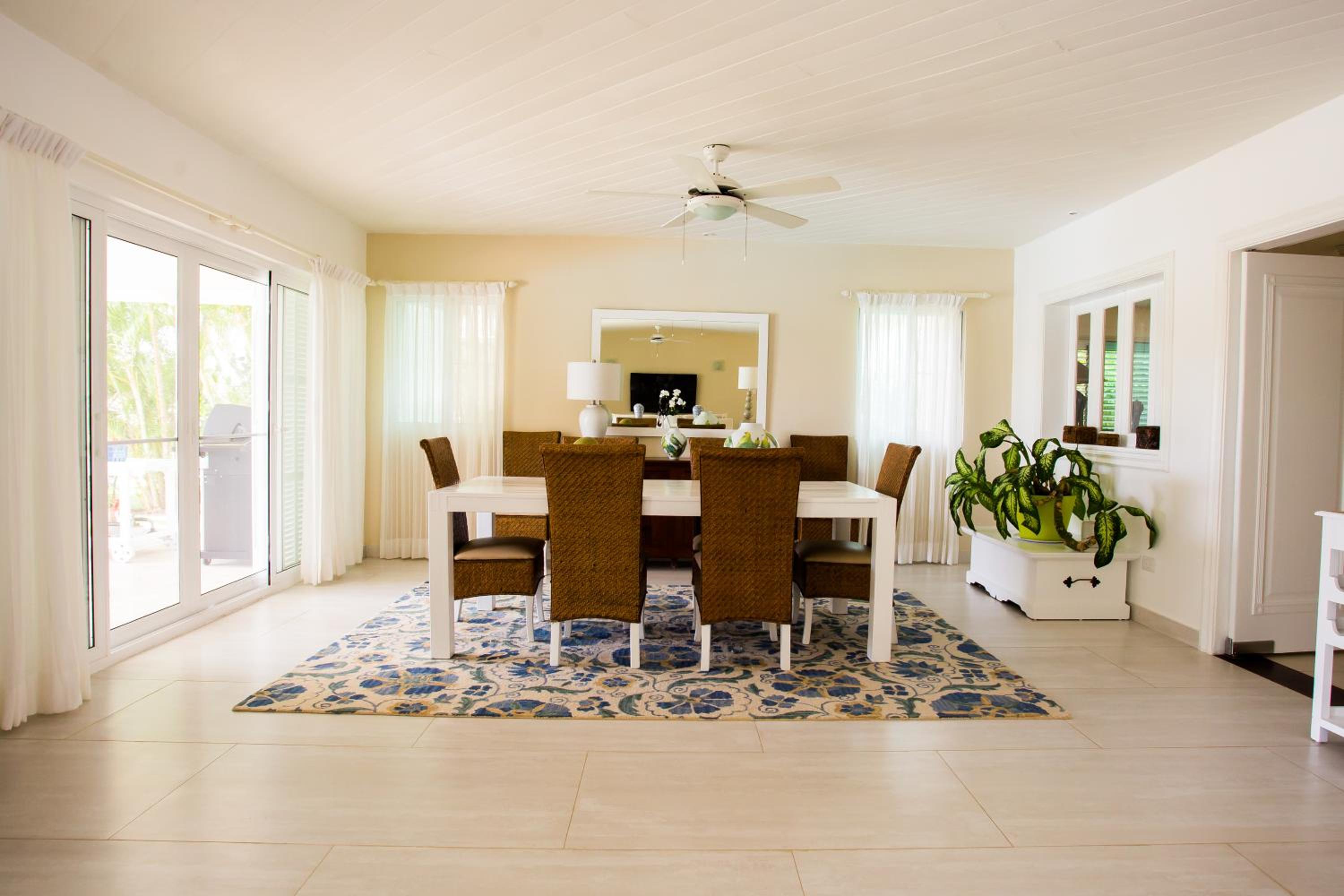 Elegant 4-Bedroom Villa in Exclusive Puntacana Resort & Club with Golf Course Views view 5