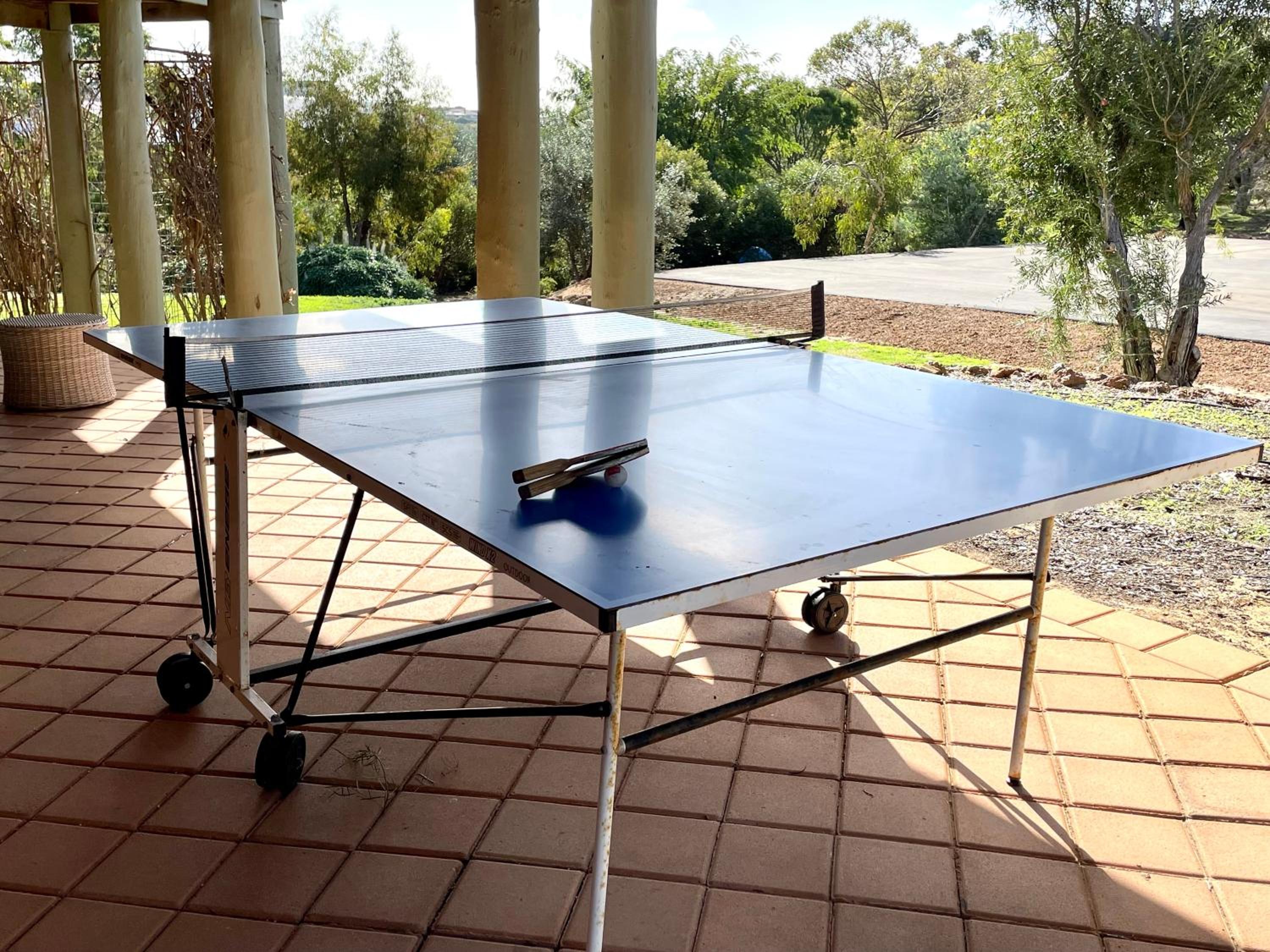 Birdie Beach House-huge lounge & verandahs, tennis, basketball, beach 5 min
