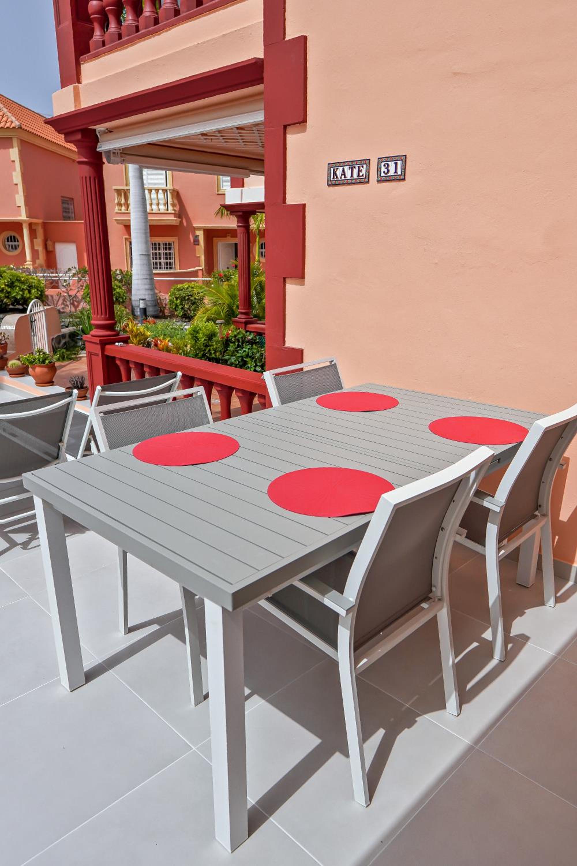 Kate Duque Fantastic apartment with lovely Pool