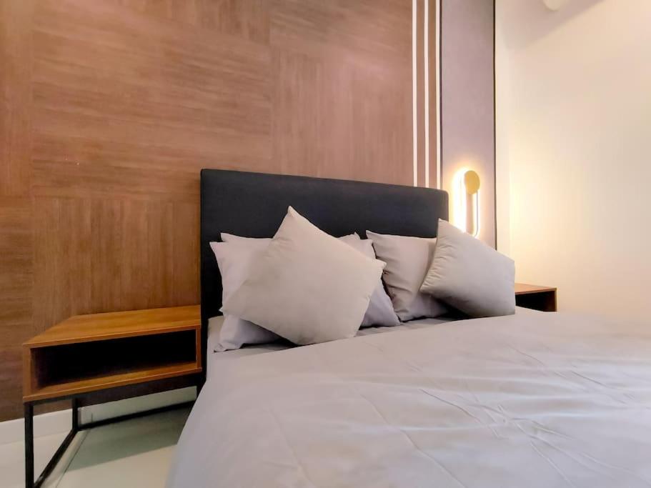 Kenwingston Platz Signature Suites by Manhattan Group