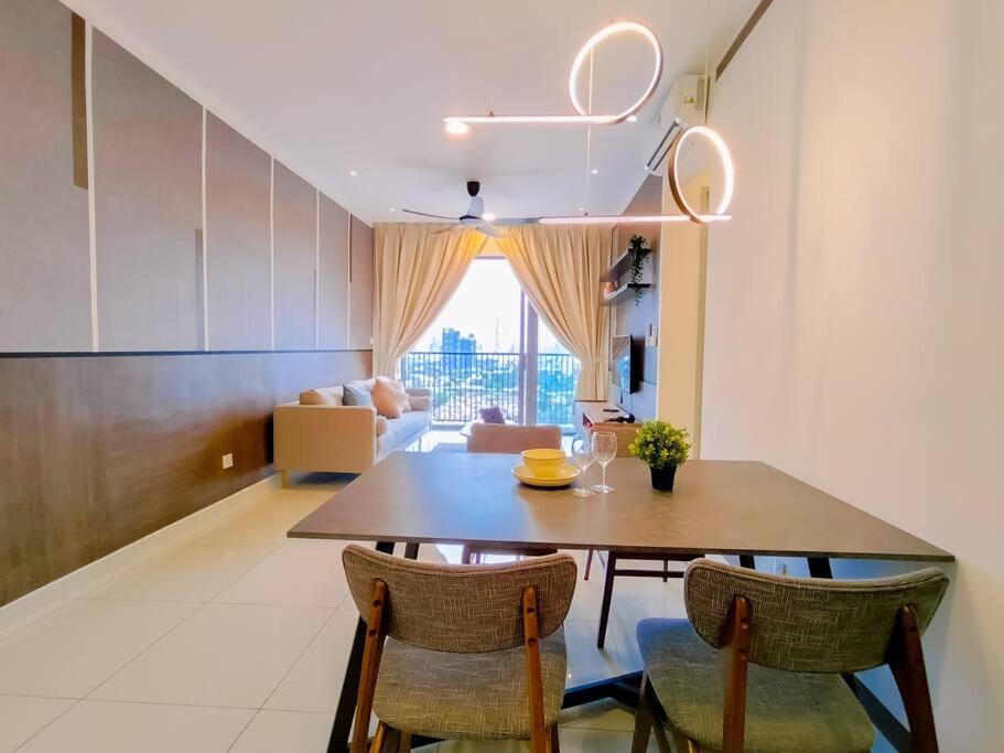 Kenwingston Platz Signature Suites by Manhattan Group
