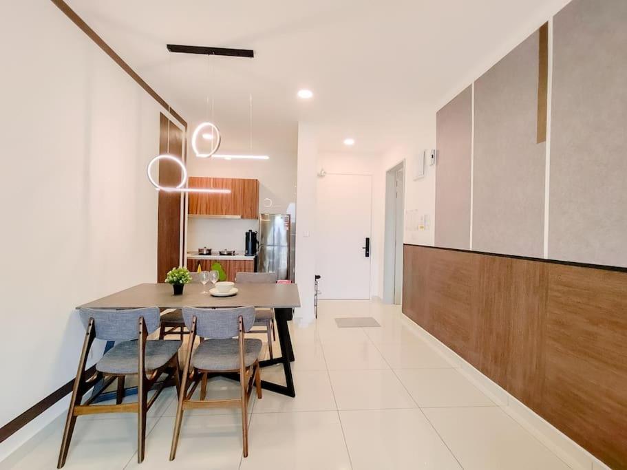 Kenwingston Platz Signature Suites by Manhattan Group
