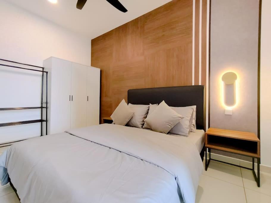 Kenwingston Platz Signature Suites by Manhattan Group
