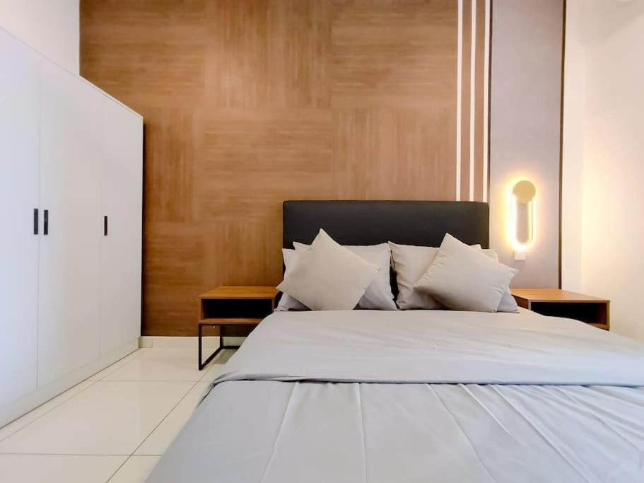 Kenwingston Platz Signature Suites by Manhattan Group