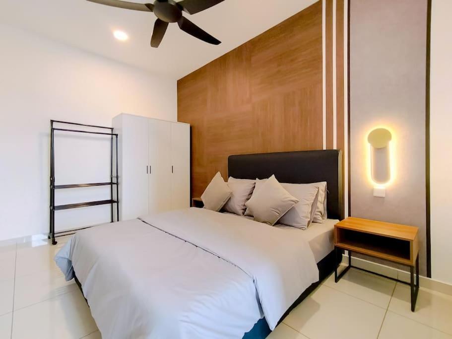 Kenwingston Platz Signature Suites by Manhattan Group