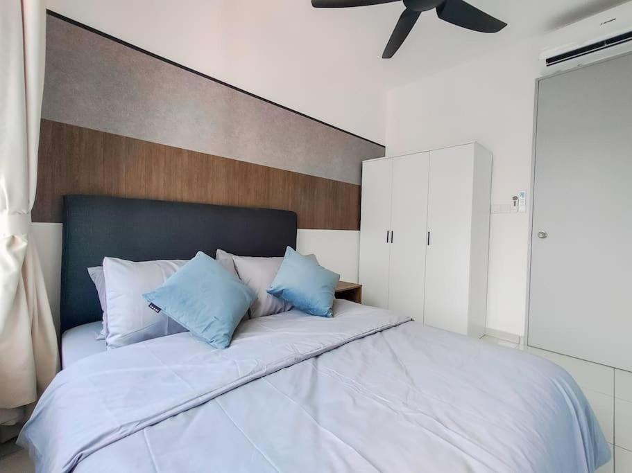 Kenwingston Platz Signature Suites by Manhattan Group