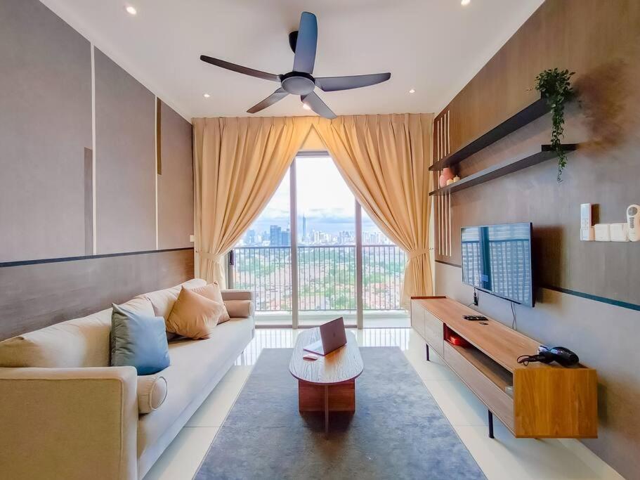 Kenwingston Platz Signature Suites by Manhattan Group