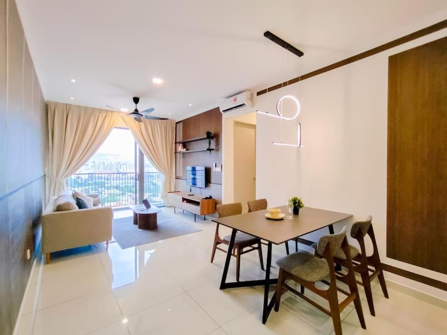 Kenwingston Platz Signature Suites by Manhattan Group