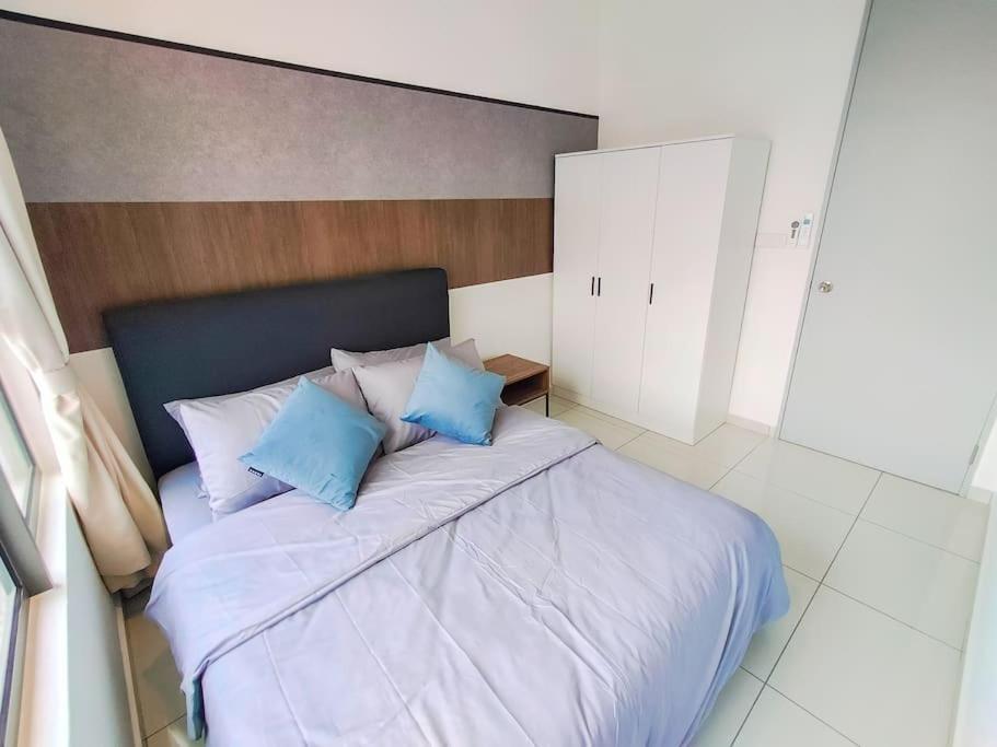 Kenwingston Platz Signature Suites by Manhattan Group