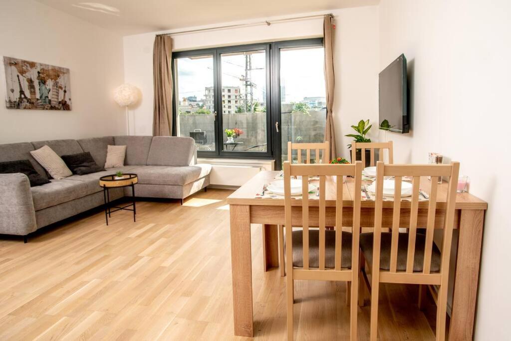 FREE PARKING- Newly built Apartment