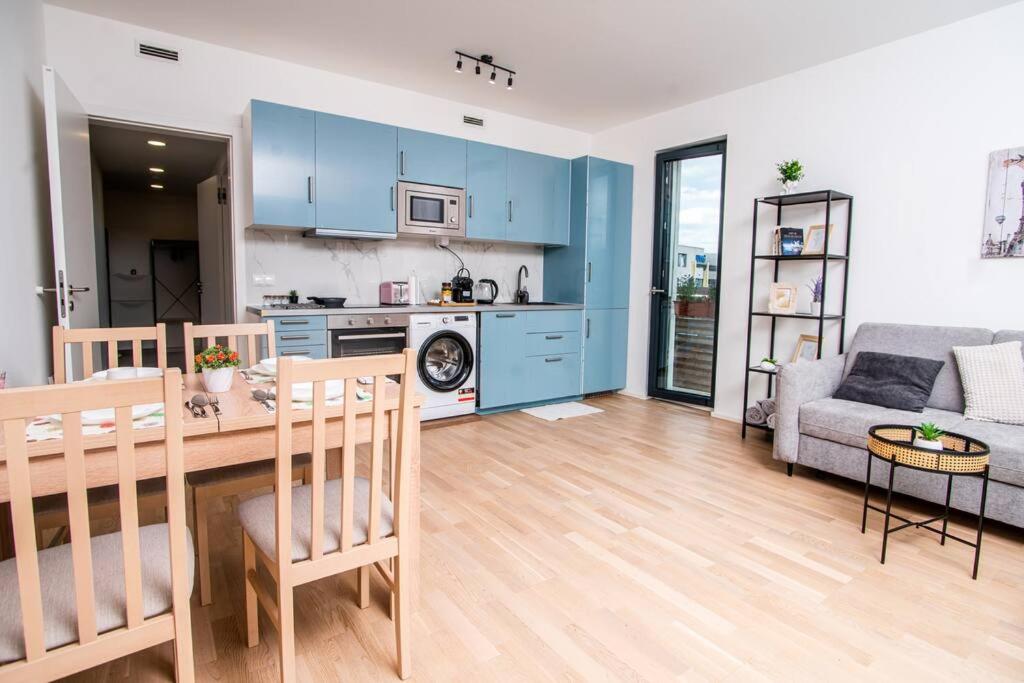 FREE PARKING- Newly built Apartment