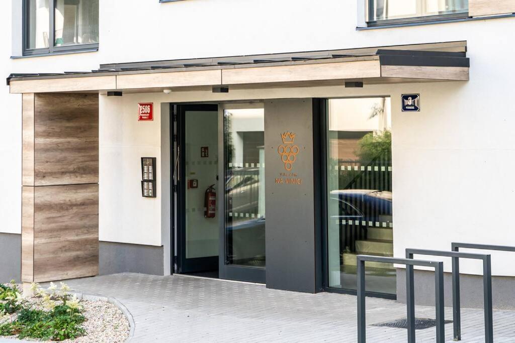 FREE PARKING- Newly built Apartment