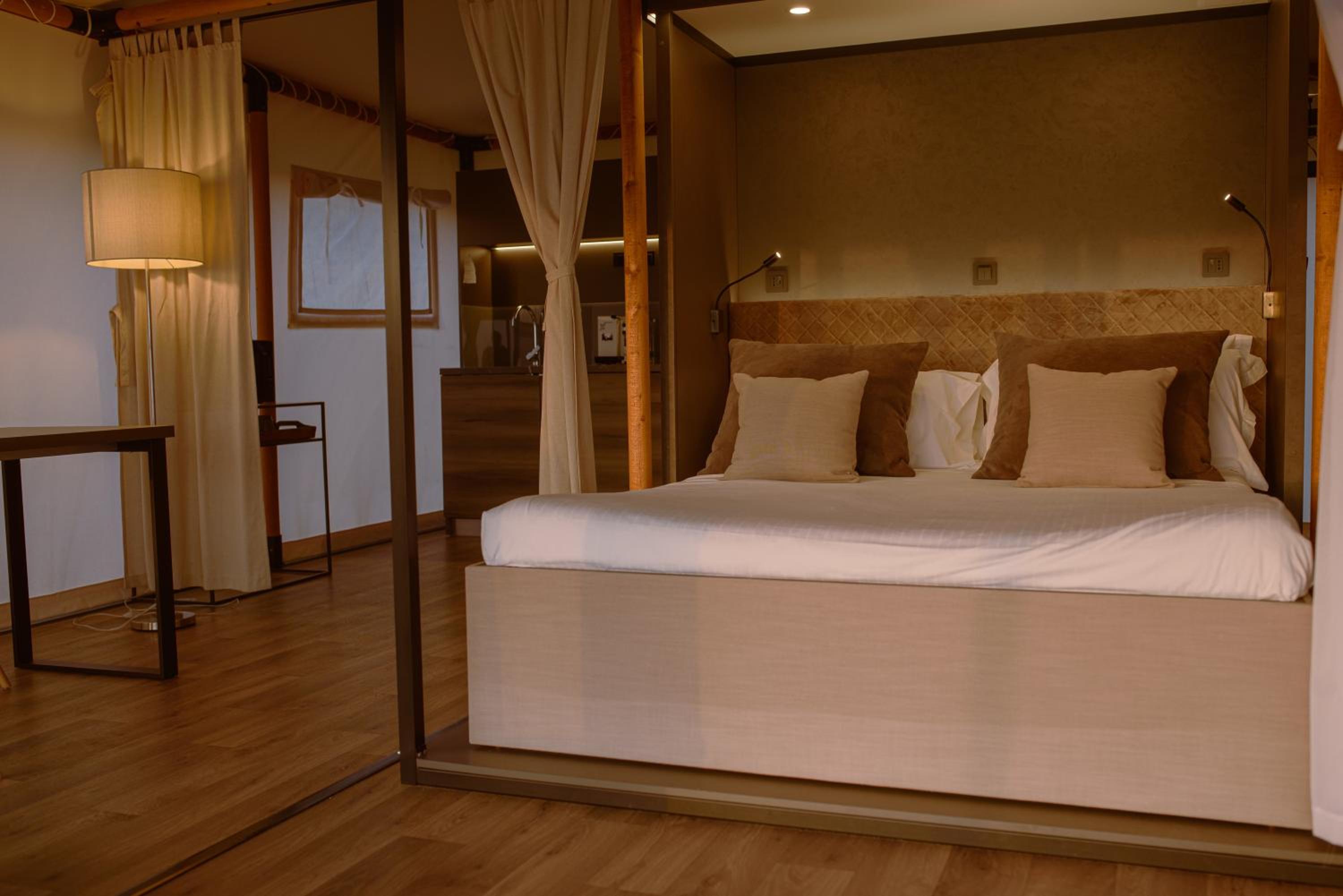 Luna Minoica Suites and Apartments