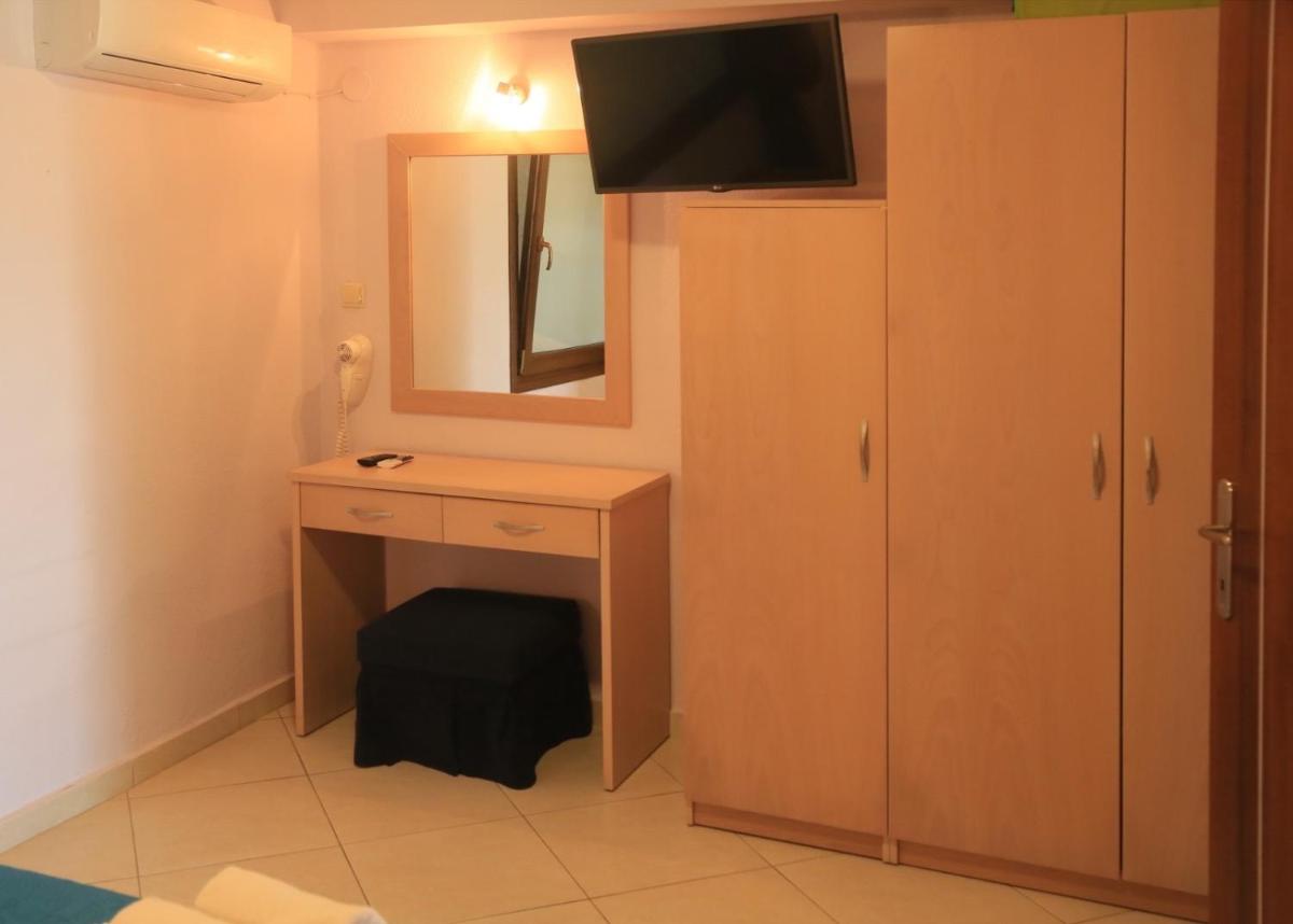 Photo 10