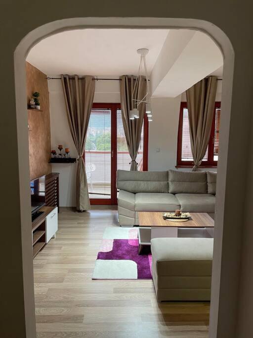 Charming 2 bedroom apartment.