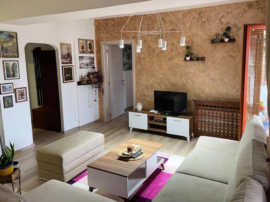 Charming 2 bedroom apartment.