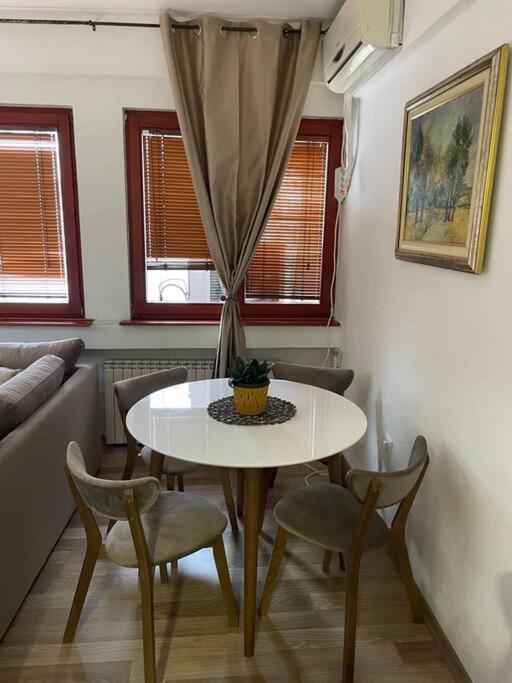 Charming 2 bedroom apartment.
