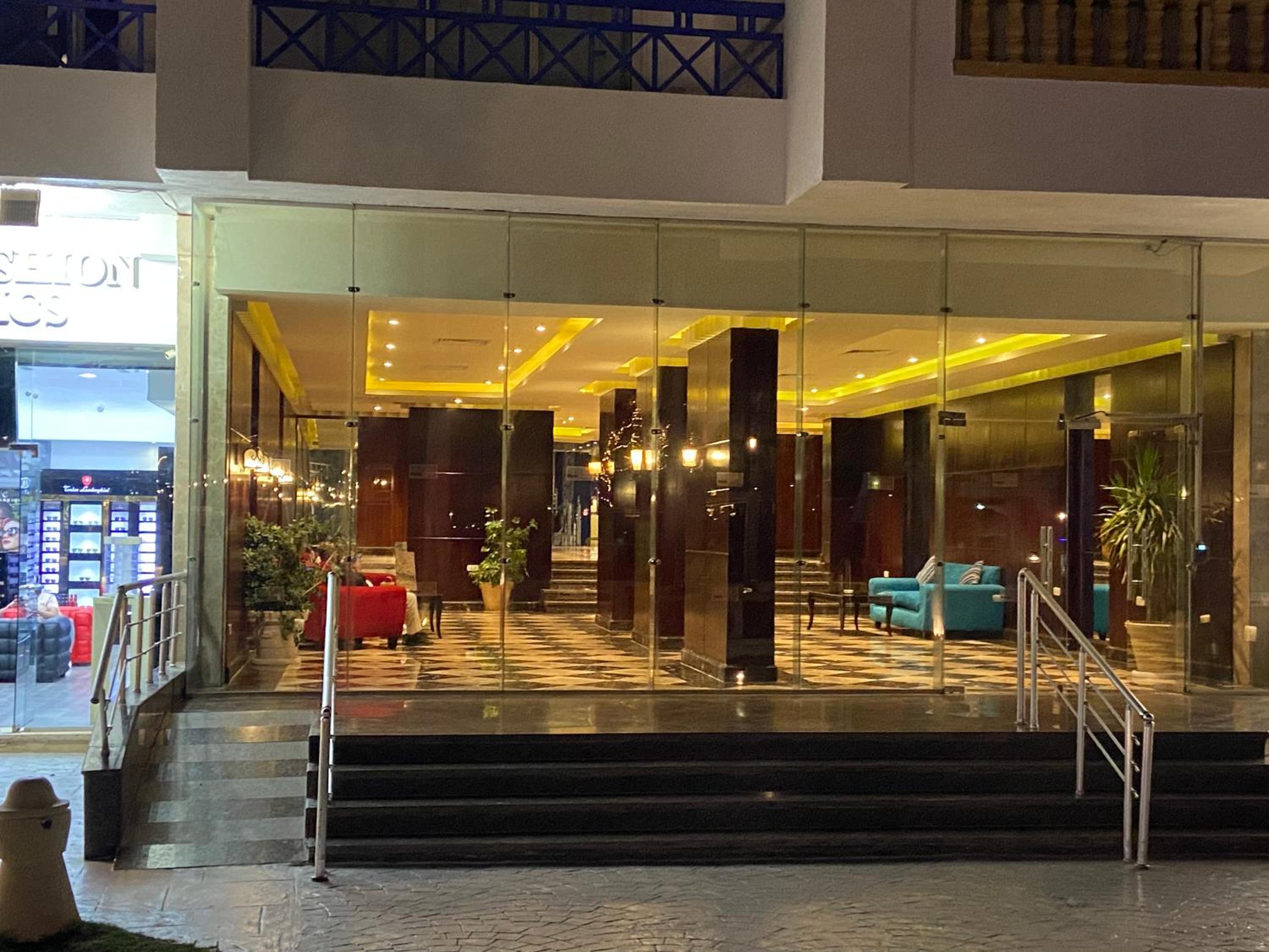 Executive Royal Tower Apartments - Sky Lounge