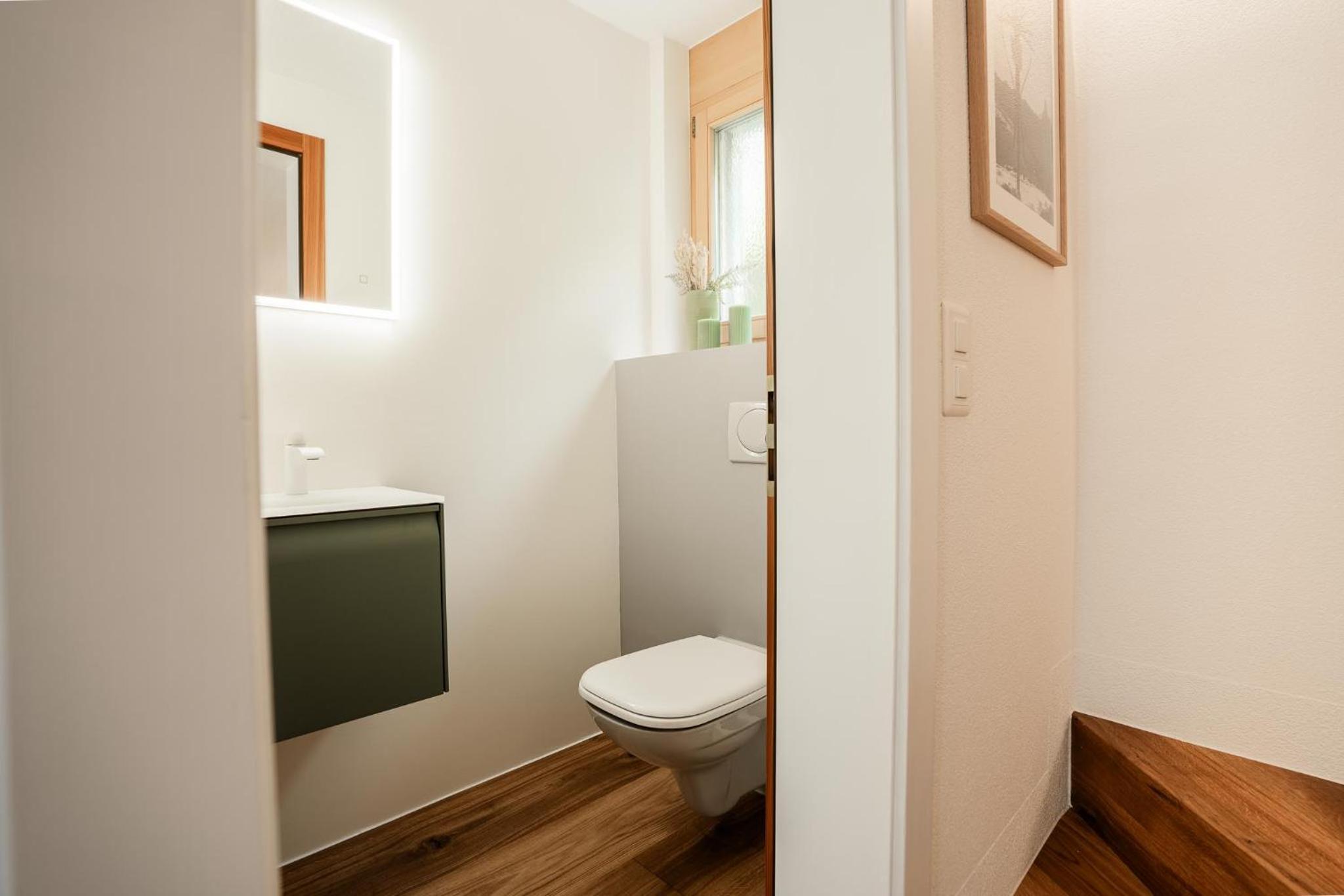 Zenith B Apartment by HomeFlow