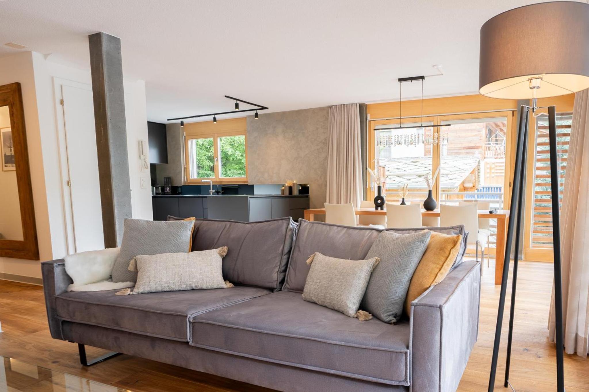 Zenith B Apartment by HomeFlow