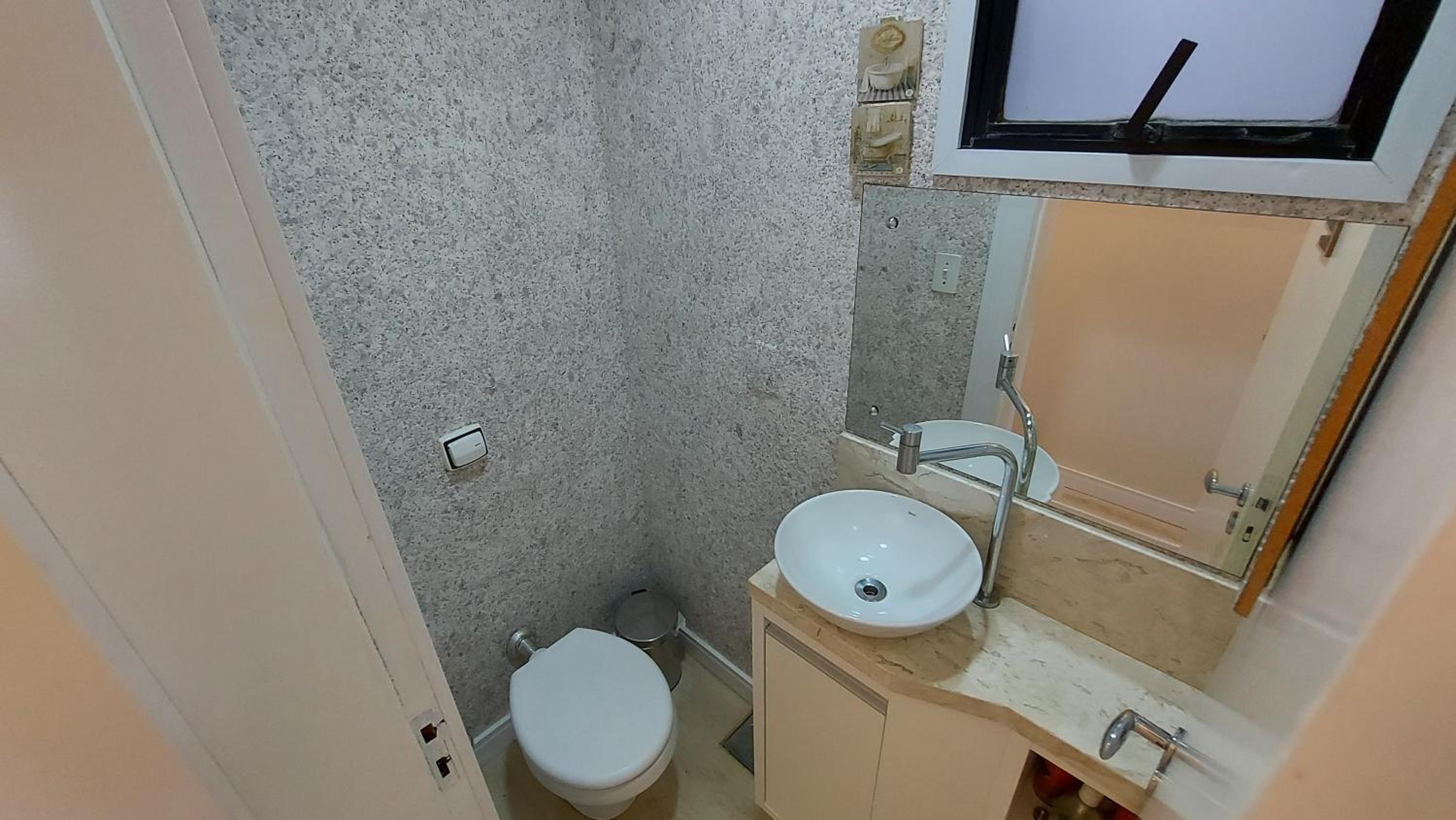 Sofisticado apartamento de dois quartos, com uma linda vista para o mar (C159)