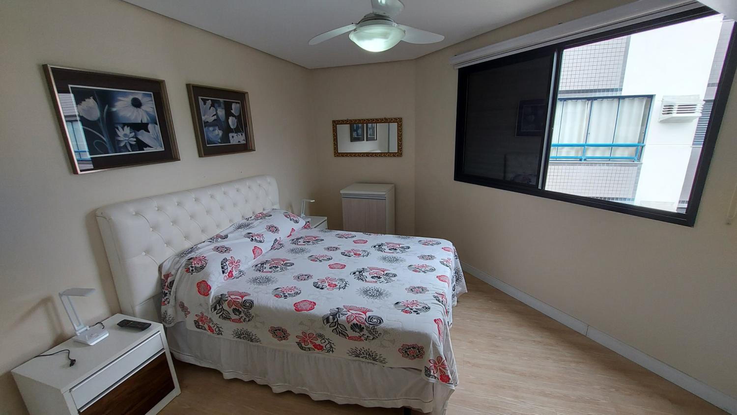 Sofisticado apartamento de dois quartos, com uma linda vista para o mar (C159)
