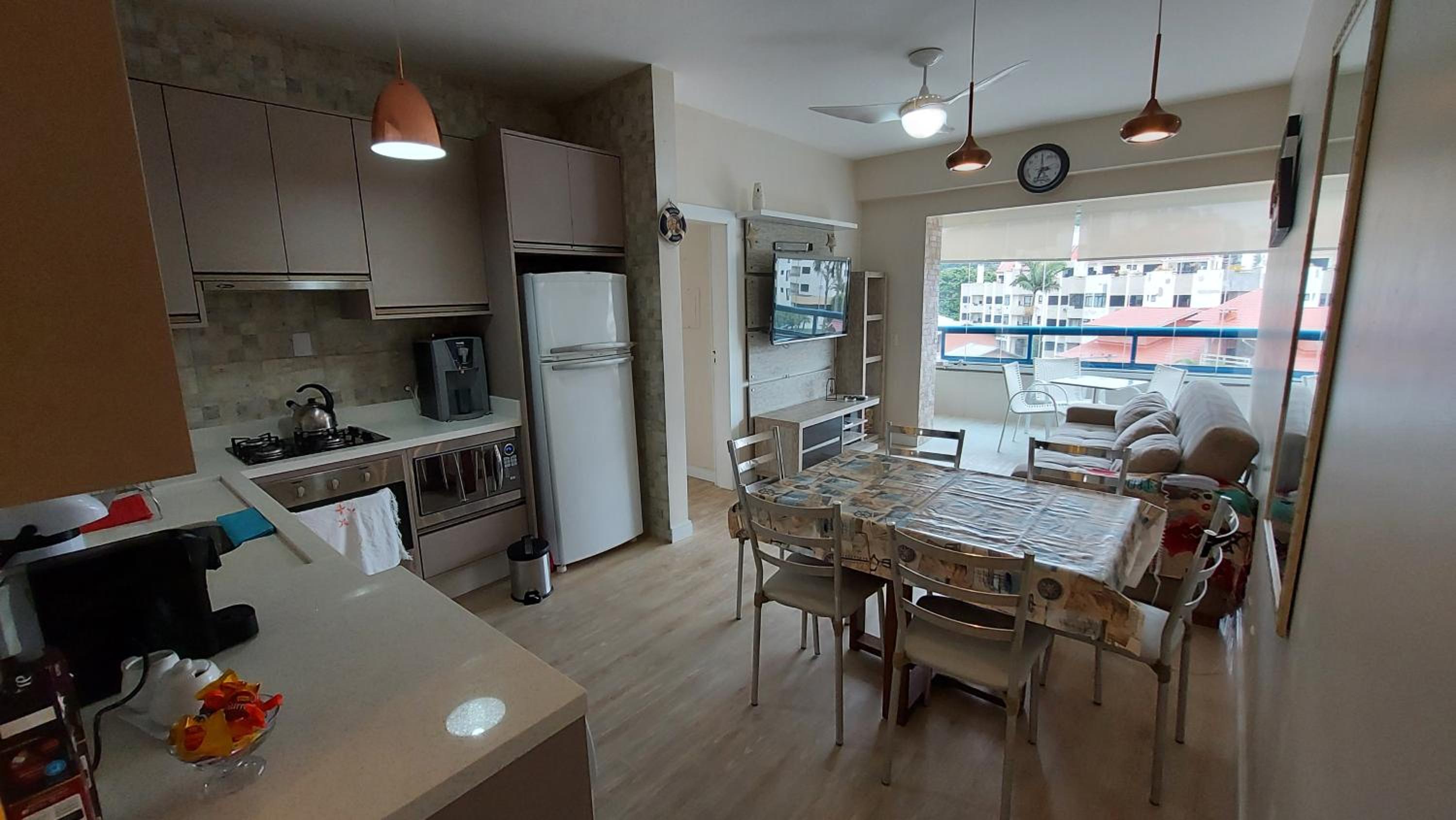 Sofisticado apartamento de dois quartos, com uma linda vista para o mar (C159)