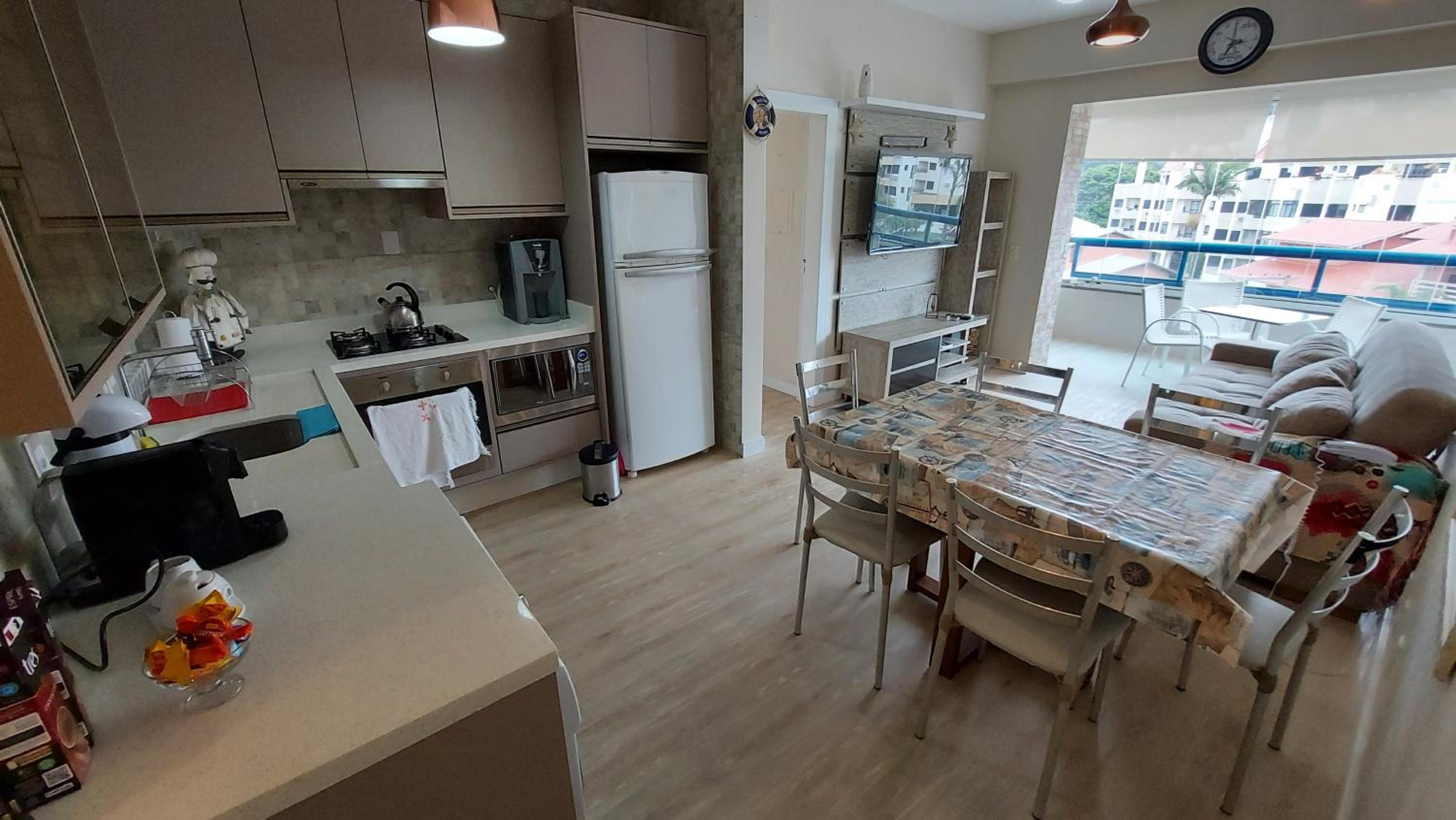 Sofisticado apartamento de dois quartos, com uma linda vista para o mar (C159)