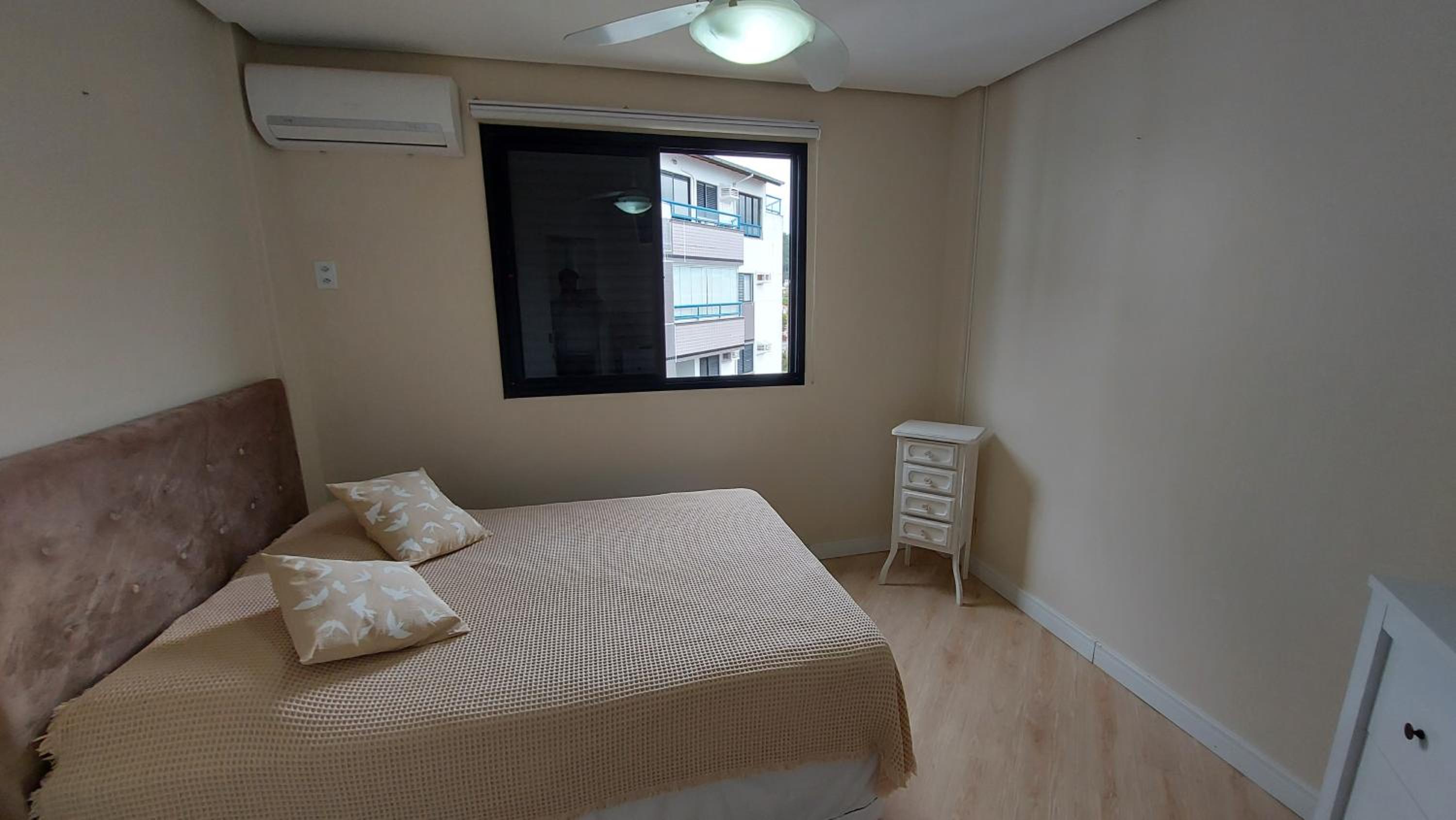 Sofisticado apartamento de dois quartos, com uma linda vista para o mar (C159)