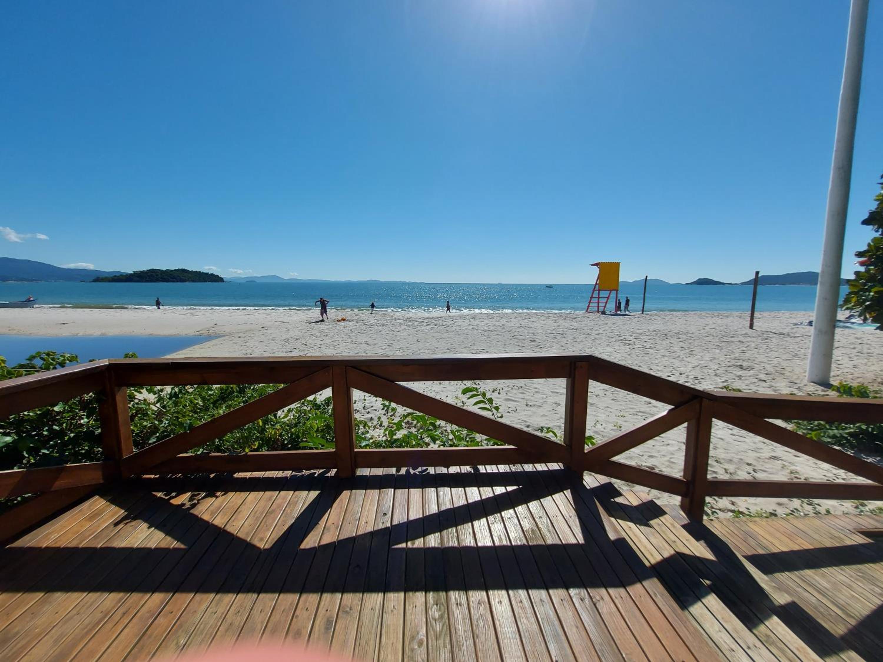 Sofisticado apartamento de dois quartos, com uma linda vista para o mar (C159)