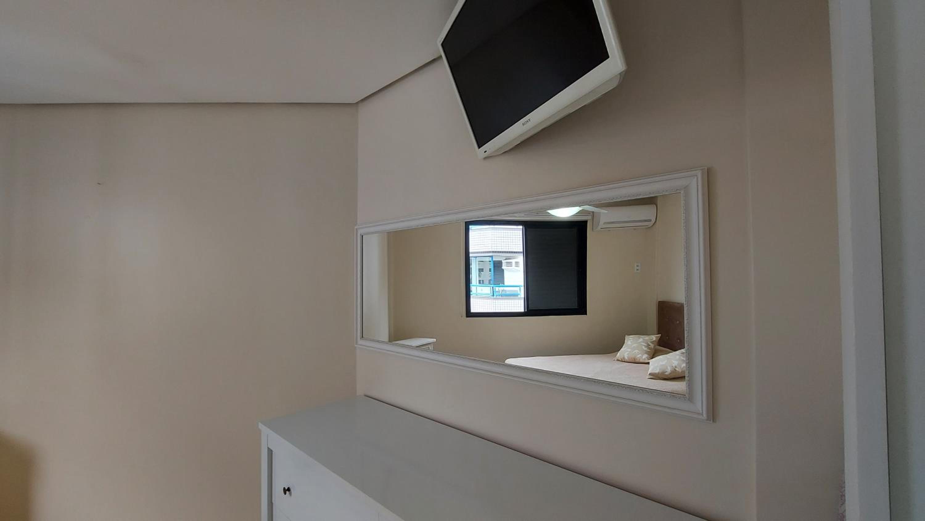 Sofisticado apartamento de dois quartos, com uma linda vista para o mar (C159)