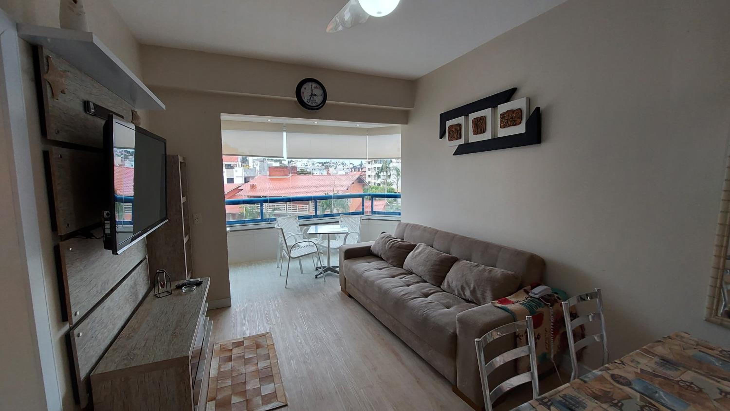 Sofisticado apartamento de dois quartos, com uma linda vista para o mar (C159)