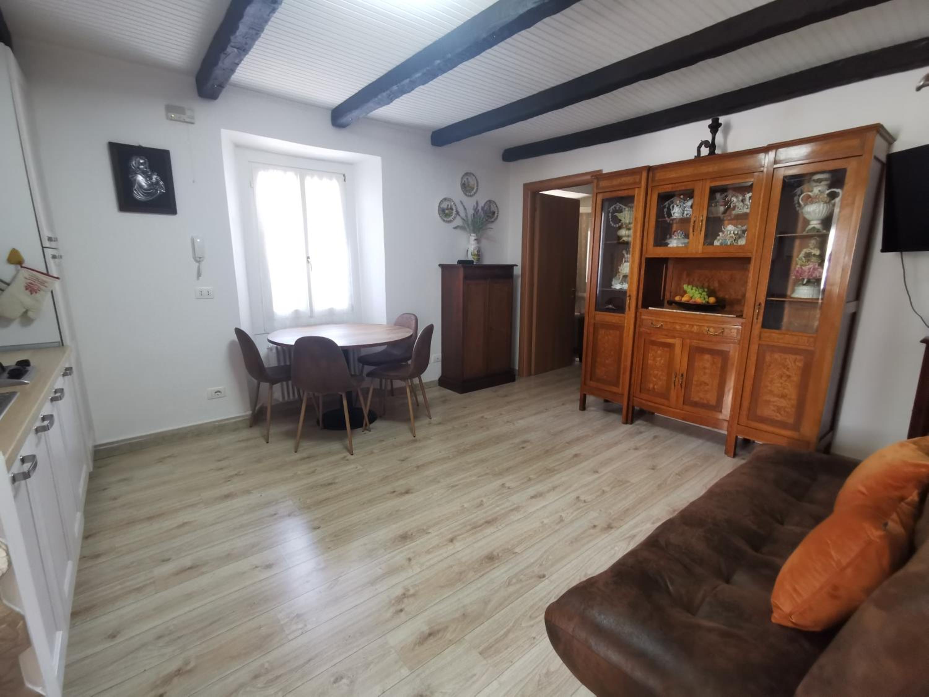 Apartment with parking near the historical center view 2