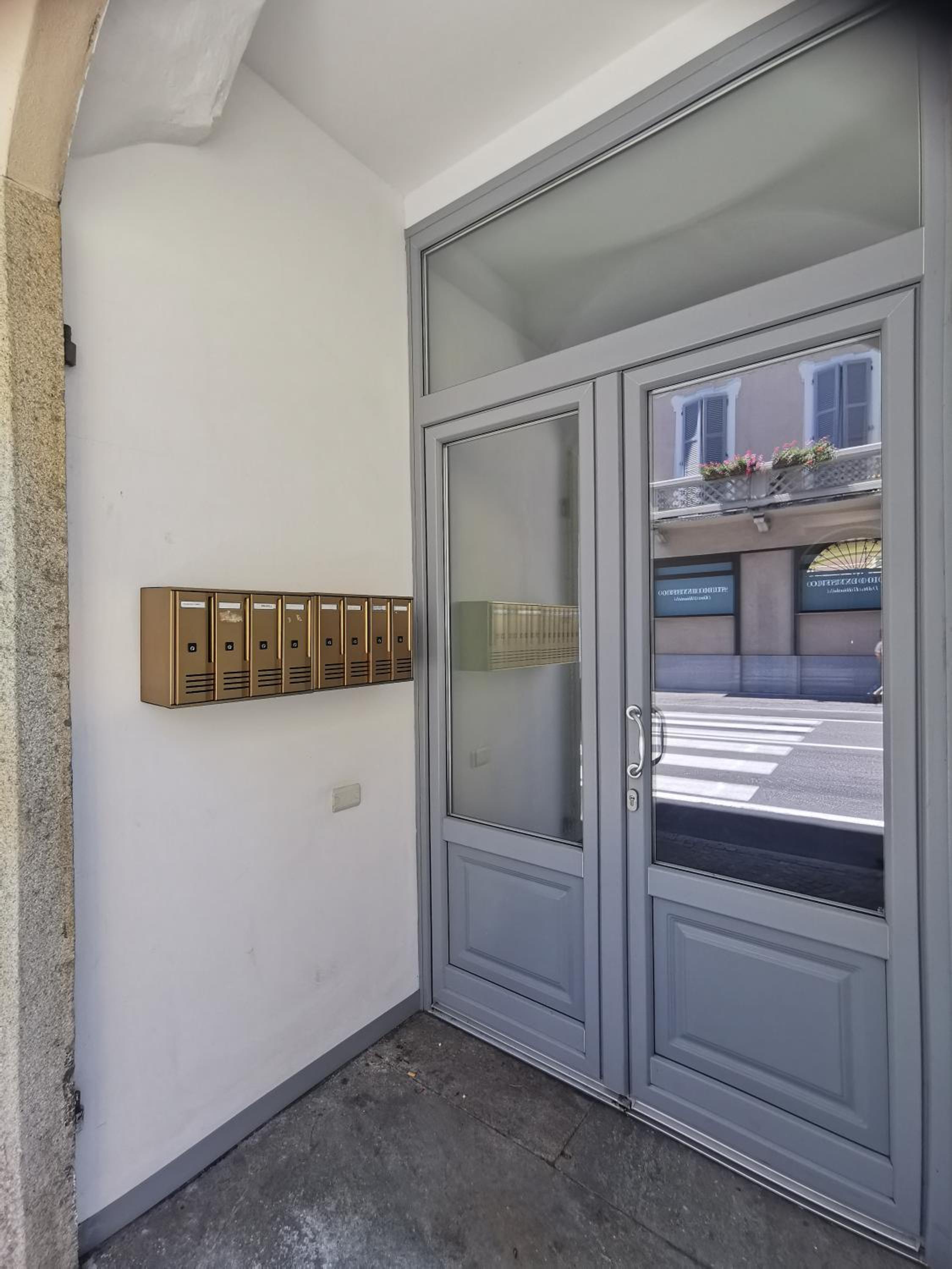 Apartment with parking near the historical center view 4